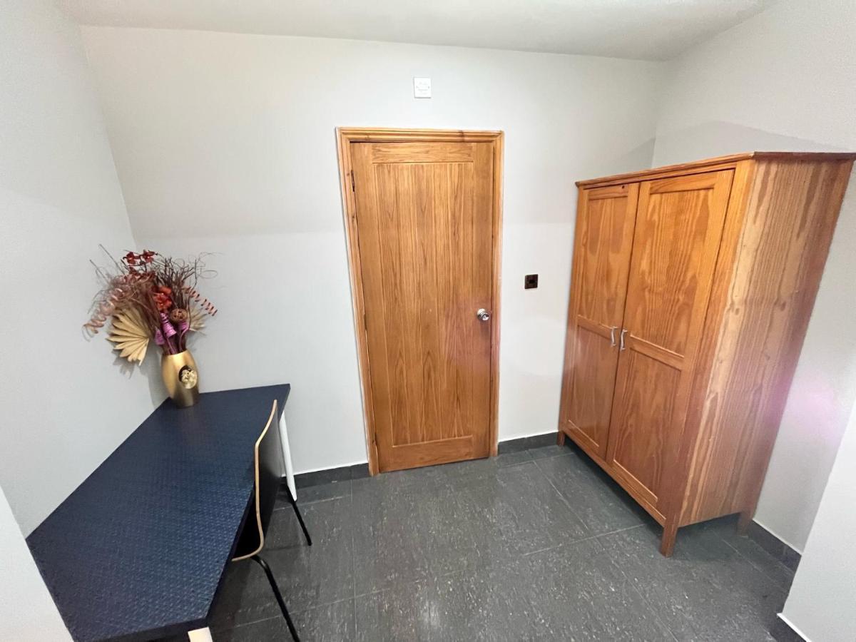 Full Studio Near Heathrow Airport & London Hayes  Exterior foto